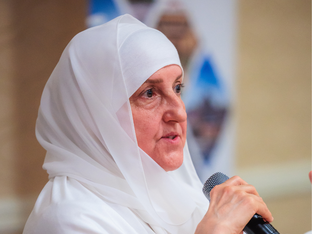 672543bbf7597ce312d95d39_ftusergal_